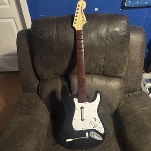 Rock Band Black Fender Stratocaster XBOX 360 Wireless Guitar XBGTS2-A